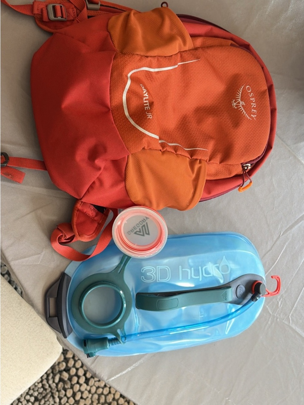 OSPREY Kids Daylite Jr Daypack in Bright Orange with Blue Hydration Reservoir